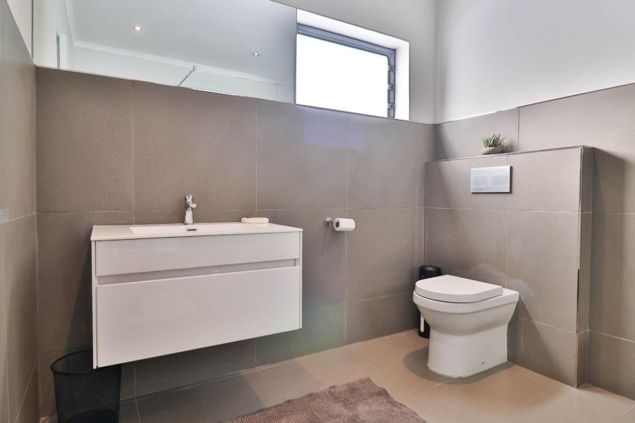 5 Bedroom Property for Sale in De Kelders Western Cape